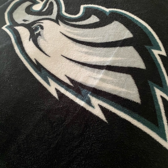 Blanket…Eagles blanket new still in bag.super soft - Picture 4 of 7